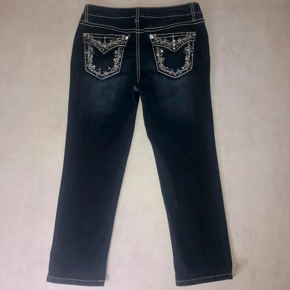 APT 9 Mid-Rise Dark Wash Crop Capri Stretch Jeans Rhinestone Accents Size 4/6 - Picture 3 of 7